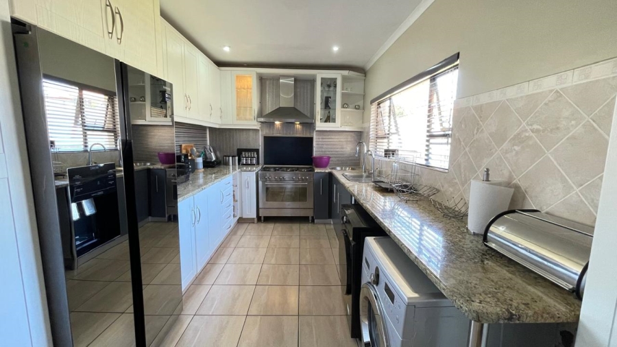 3 Bedroom Property for Sale in Beacon Bay North Eastern Cape